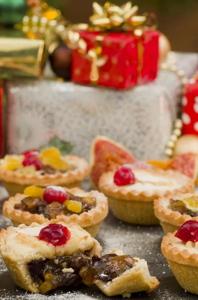 Christmas Mince Pies and Gifts — Stock Photo, Image