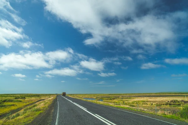 Long road in iceland — Stock Photo, Image