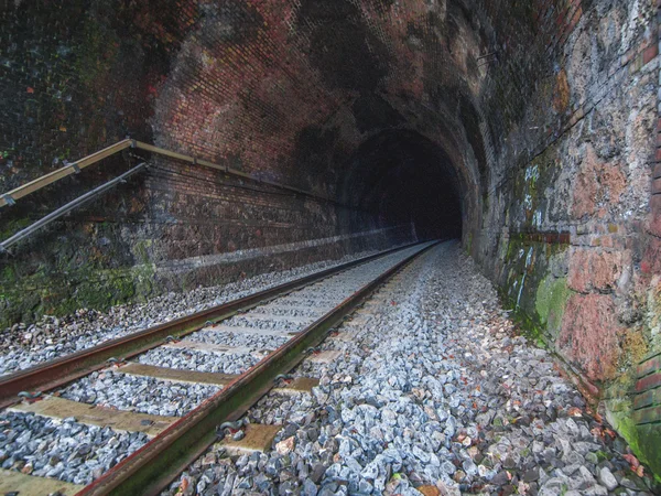 A vasúti alagút a sötétben — Stock Fotó