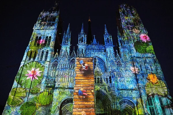 Rouen France Temmuz 2014, Rouen Katedrali 'nin ön cephesinde lazer gösterisi