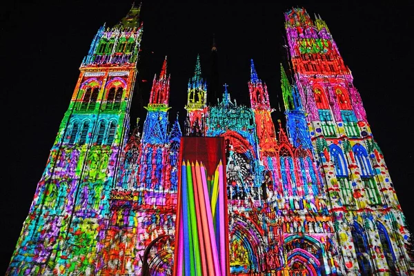 Rouen France July Rouen Fransa Temmuz 2014, Rouen Katedrali 'nin ön cephesinde bir projeksiyonla lazer gösterisi