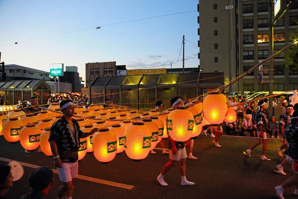 Akita, Japonya Ağustos 2013.Akita Kanto, Akita ilinin Akita şehrinde iyi bir hasat umuduyla düzenlenen bir Japon festivali.. 