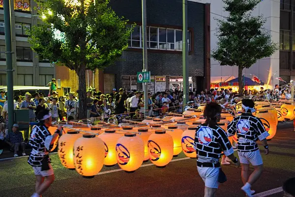 Akita, Japonya Ağustos 2013.Akita Kanto, Akita ilinin Akita şehrinde iyi bir hasat umuduyla düzenlenen bir Japon festivali.. 
