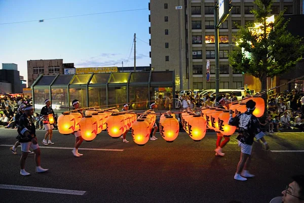 Akita, Japonya Ağustos 2013.Akita Kanto, Akita ilinin Akita şehrinde iyi bir hasat umuduyla düzenlenen bir Japon festivali.. 