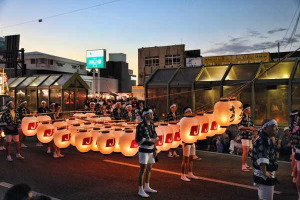 Akita, Japonya Ağustos 2013.Akita Kanto, Akita ilinin Akita şehrinde iyi bir hasat umuduyla düzenlenen bir Japon festivali.. 