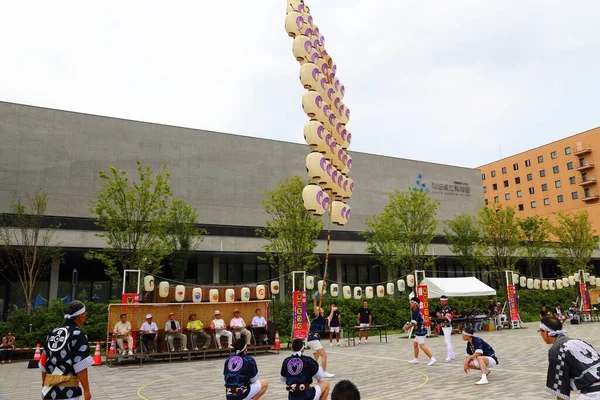 Akita, Japonya Ağustos 2013.Akita Kanto, Akita ilinin Akita şehrinde iyi bir hasat umuduyla düzenlenen bir Japon festivali.. 