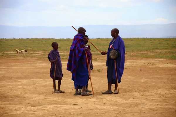 Maasai National Village Traditional Dances Costumes — Stock Photo, Image