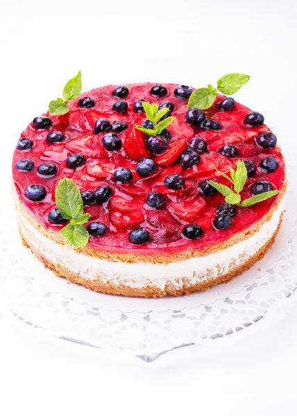 Cake strawberries and blueberries in jelly — Stock Photo, Image