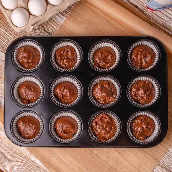 Stoer Voor Zelfgemaakte Chocolademuffins Een Ovenschaal Recept Voor Zoete Cupcakes — Stockfoto