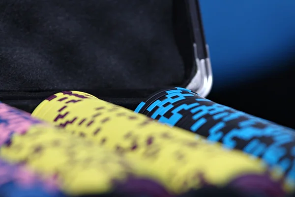 kartları ve poker fişleri