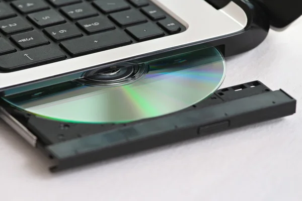 bir bilgisayara bir Cd takın