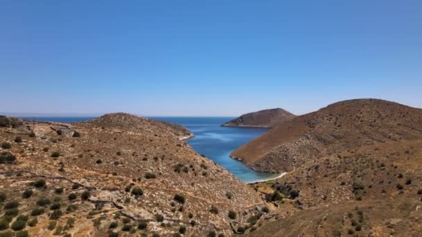 Όμορφη Παραλία Καταγάλανα Νερά Ελληνικό Νησί — Αρχείο Βίντεο