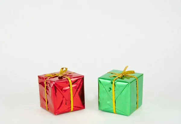 Kırmızı ve yeşil Noel hediyesi