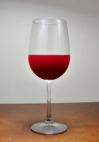 Kırmızı şarap cam kök ile