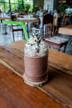 Hatmi tepesi ile buzlu Choccolate