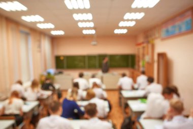 Bilgi metni için öğrenci kitlesinin bulanık arkaplanı