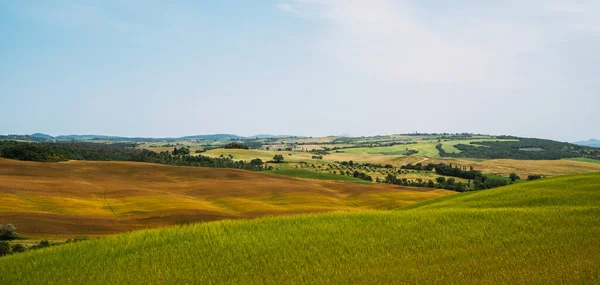 Paisagem Vila Toscana Dia Sol Itália Lindas Colinas Verdes Campos — Fotografia de Stock