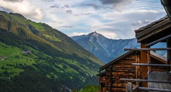 아름다운 스위스 알프스 산맥의 Canton Valais Switzerland 피콜로 알프스의 마을이 — 스톡 사진