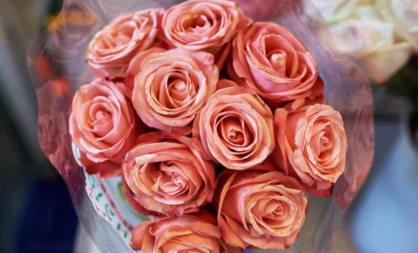 Schöne Sträuße Von Rosa Rosen Einem Blumenladen Eine Bunte Mischung — Stockfoto