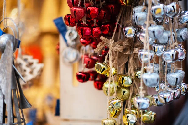 Vacker Dekoration Shopping Traditionell Julmarknad Europeiska Staden Belysning Och Dekorationer — Stockfoto