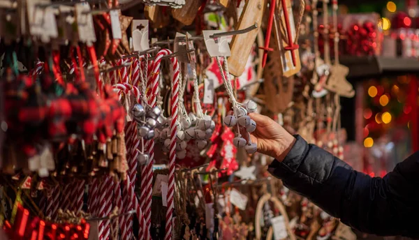 Vacker Dekoration Shopping Traditionell Julmarknad Europeiska Staden Belysning Och Dekorationer — Stockfoto