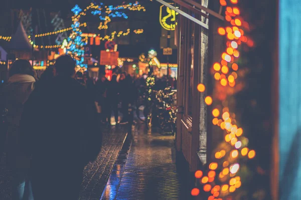 Könnyű Éjszakai Bokeh Város Elmosódott Karácsonyi Megvilágítás Ünnepi Karácsonyi Vásár — Stock Fotó