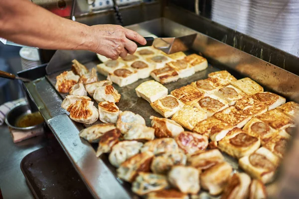 Kızarmış Börek Yerel Pazar Yerinde Satılıyor Sığ Alan Derinliği Sokak — Stok fotoğraf