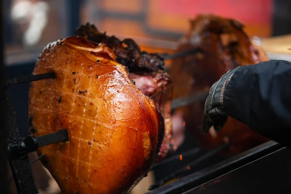 Groot Sappig Varkenspoot Grill Kerstmarkt Van Praag Traditioneel Tsjechisch Eten — Stockfoto