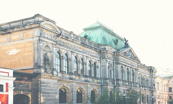 サンクトペテルブルクの歴史的建造物 ピーターズバーグ建築 ピーターズバーグ美術館 ロシアの都市 旅のインスピレーション — ストック写真