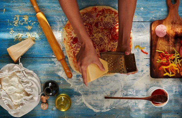 On a large table is pizza — Stock Photo, Image