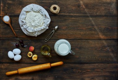 Hamur yemek pişirmek için bir kahverengi malzemeler açayım