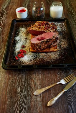 Fırında pişmiş et pişirmek