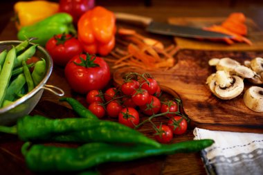 There are Fresh vegetables on a kitchen table