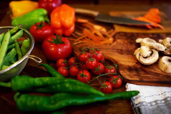 There are Fresh vegetables on a kitchen table