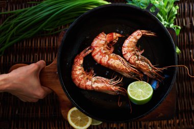 Girl chef squeezes out lime shrimp