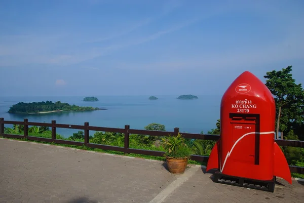 Bir posta kutusu Klong Prao plajları ve Kai Bae arasında Koh Chang Adası üzerinde bir gözlem güverte