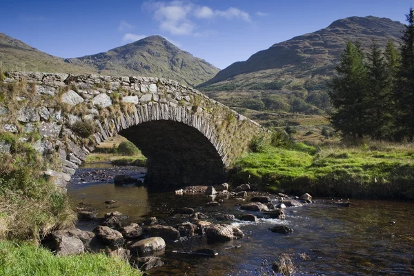 Vieux pont dans les hautes terres, écossais — Photo