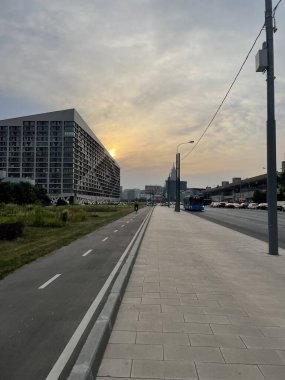 Şehirde günbatımı