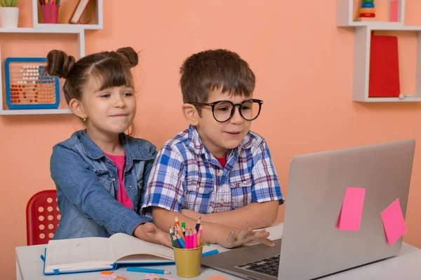Bambini Imparano Online Casa Educazione Casa Distanza Bambini Ragazza Studente — Foto Stock
