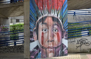 Cali, Kolombiya 'da duvar yazısı ve duvar resmi. Latin Amerika 'da kültür, tarih, kimlik ve kentsel sanatın sembolleri.