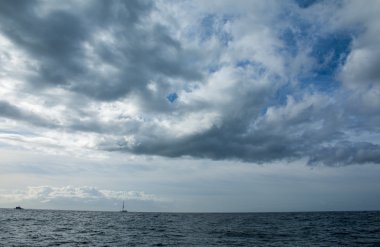 Mavi gökyüzü ve deniz