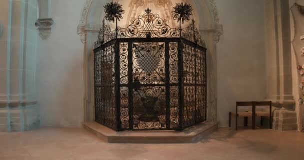 Interior Catedral Hofkirche Baptismal Fonte — Vídeo de Stock