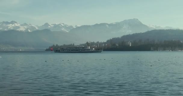 Día Exterior Lago Lucerna Con Ferry — Vídeo de stock