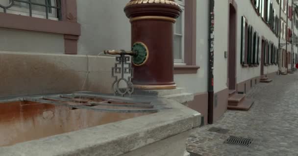 Lavvinklet Utsikt Augustiner Brunnen Fontenen – stockvideo