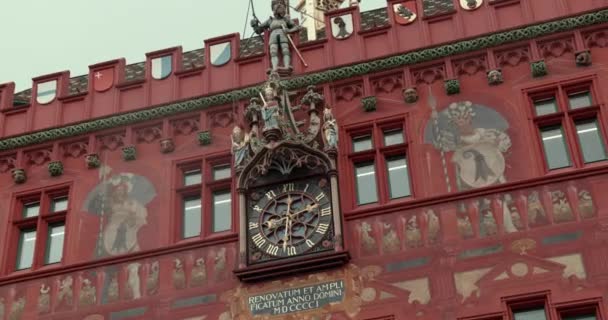 Vista Del Reloj Decoración Del Ayuntamiento — Vídeos de Stock