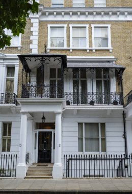 Londra - 06 28 2022: Onslow Gardens 'ta bir evin görüntüsü