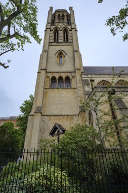 Londra - 06: 30 2022: All Saints Kilisesi, Notting Hill Kulesi