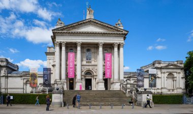 Londra - 07 04 2022: Tate Britanya Müzesi 'nin girişi
