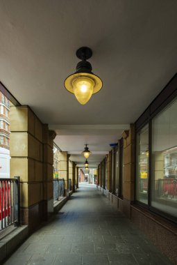 Londra - 07 05 2022: Buckingham Kapısı atari salonlarının görüntüsü