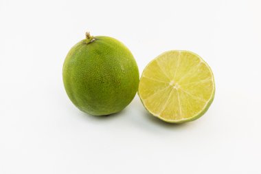 Beyaz arka plan üzerinde izole limon,.